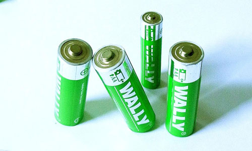 <b>一節鉛蓄電池電壓是多少?幹電池電壓是多少</b>